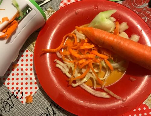 FabQuality spiralizzatore verdure per fettuccine di zucchine e carote